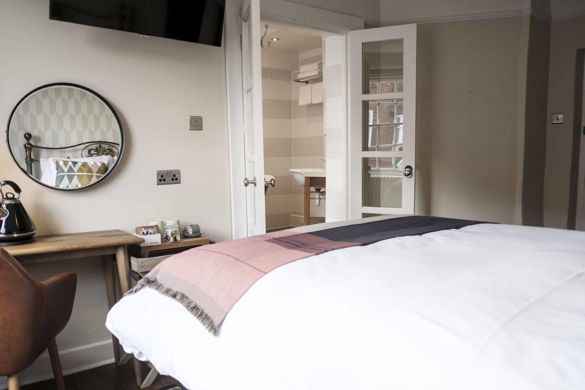 The Swan 4*
